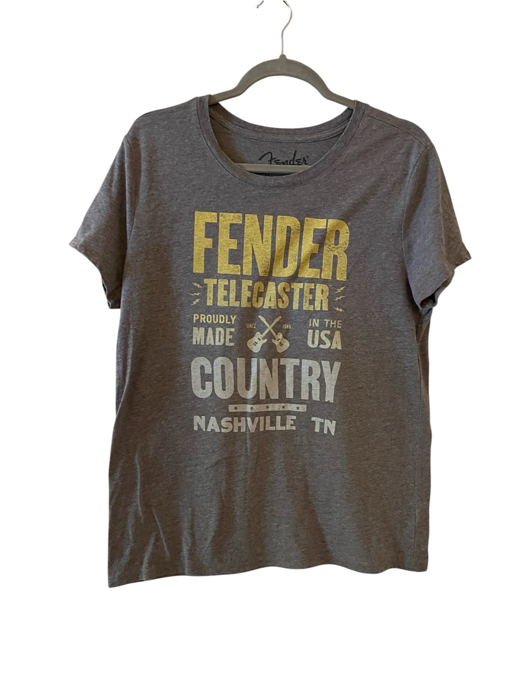 Lucky Brand t-shirt features a distressed vintage-style graphic Fender size L